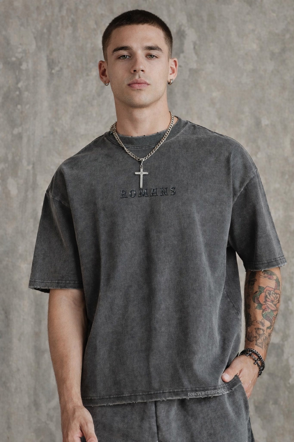 Romans 8:18 Metal Design Gry