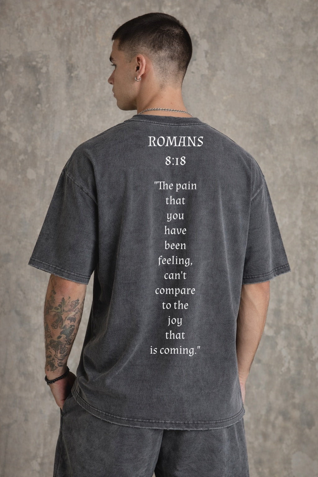 Romans 8:18 Metal Design Gry